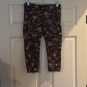 lululemon cropped Floral Leggings - Black and Pink